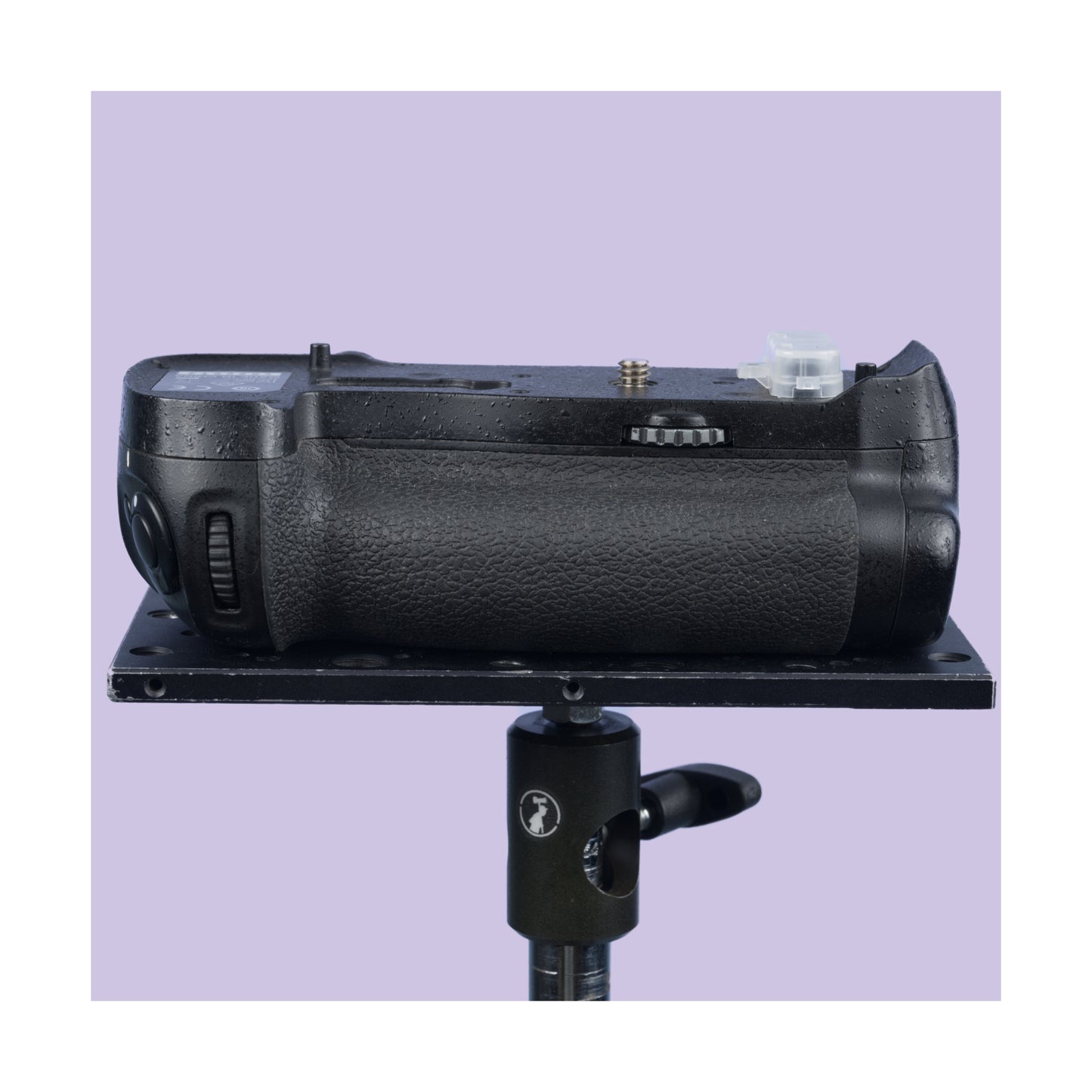 Buy second hand Nikon MB-D18 battery grip for Nikon D850 at Topic Store