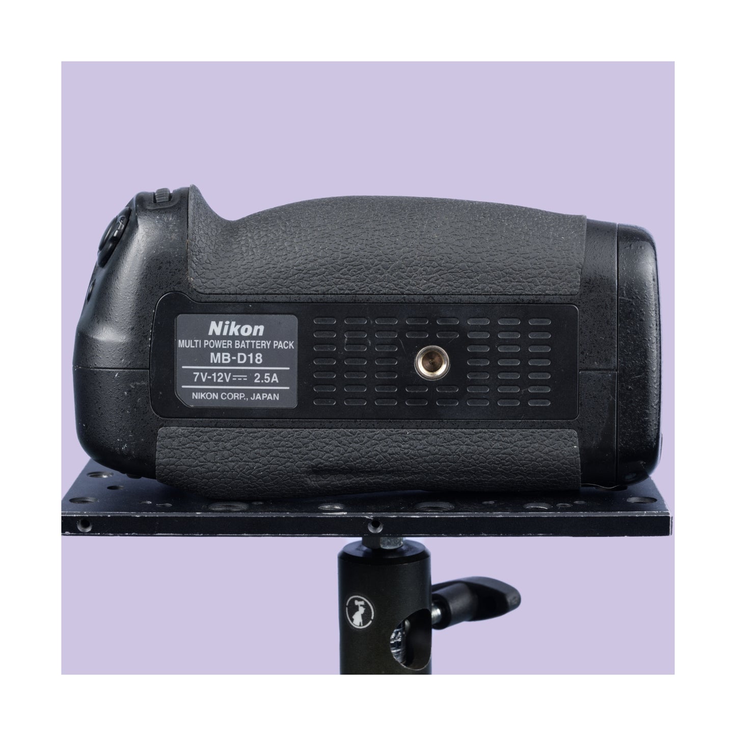 Buy second hand Nikon MB-D18 battery grip for Nikon D850 at Topic Store