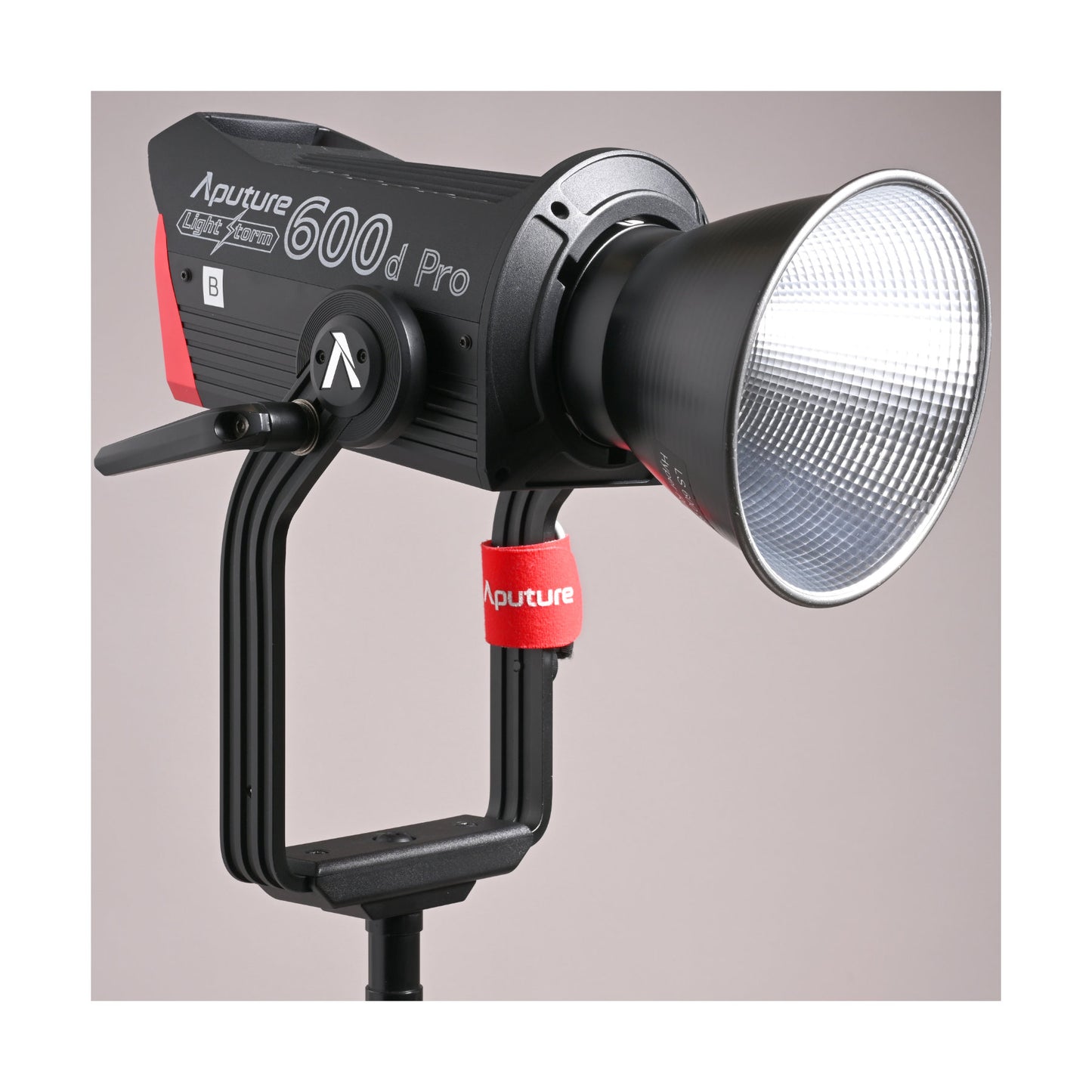Aputure LS 600D Pro LED light (Kit B) - Ex Rental