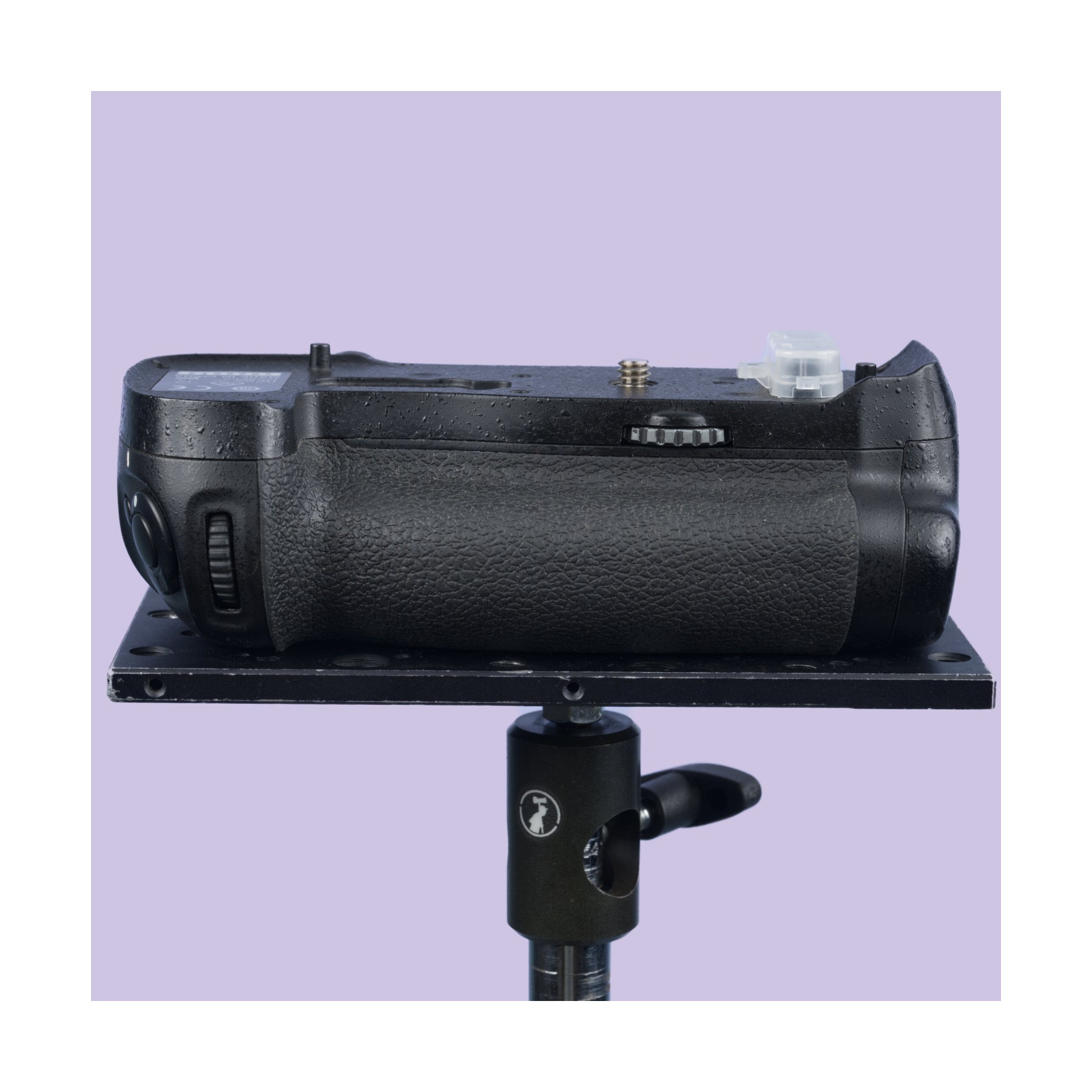 Buy second hand Nikon MB-D18 battery grip for Nikon D850 at Topic Store