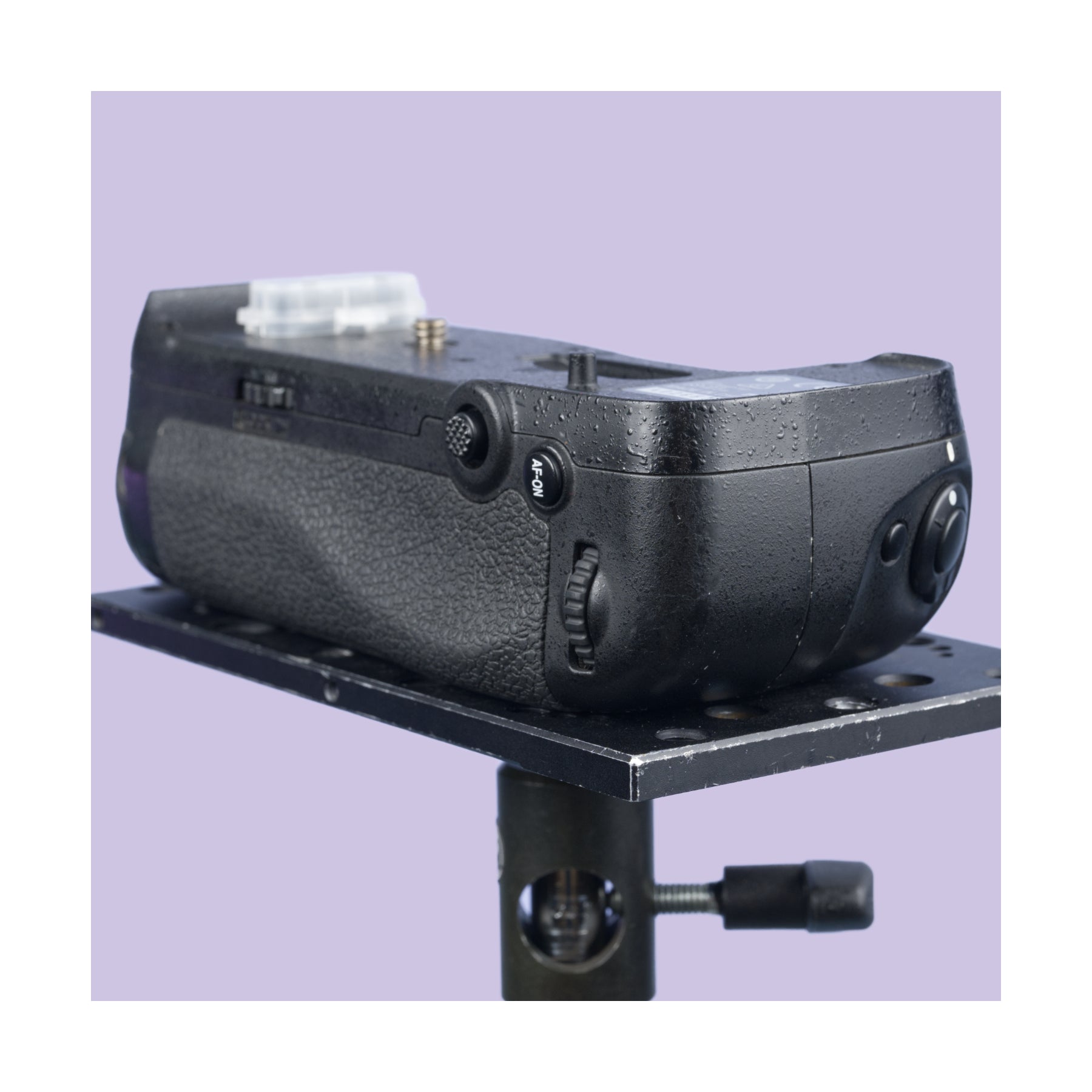 Buy second hand Nikon MB-D18 battery grip for Nikon D850 at Topic Store