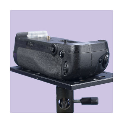 Buy second hand Nikon MB-D18 battery grip for Nikon D850 at Topic Store