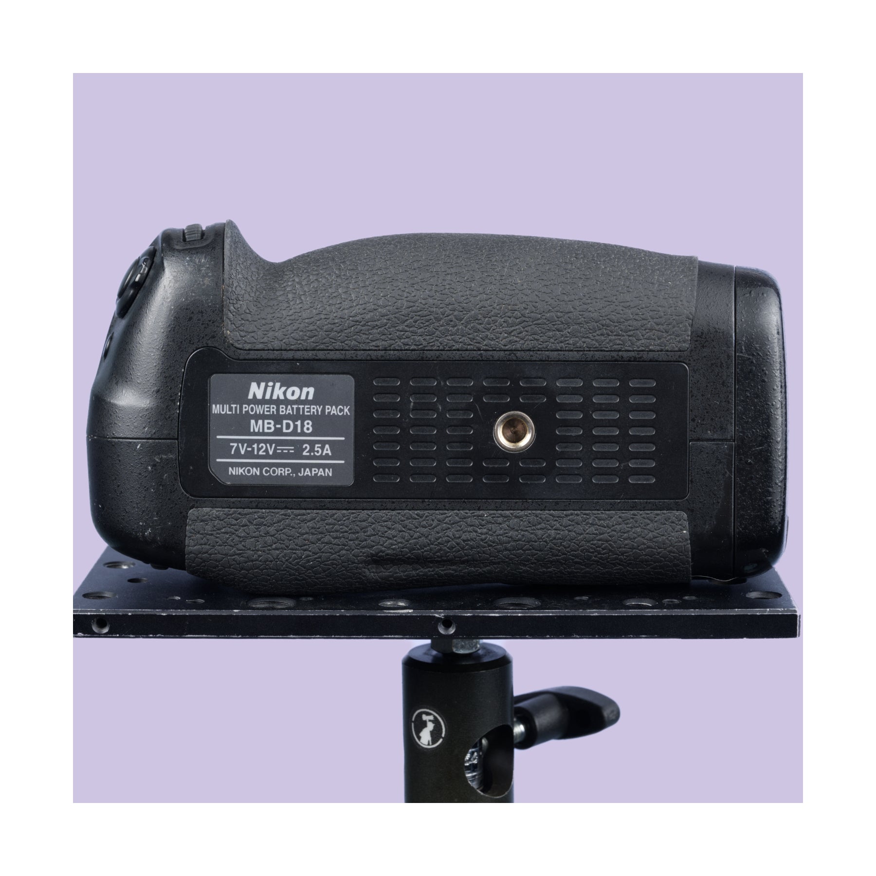 Buy second hand Nikon MB-D18 battery grip for Nikon D850 at Topic Store