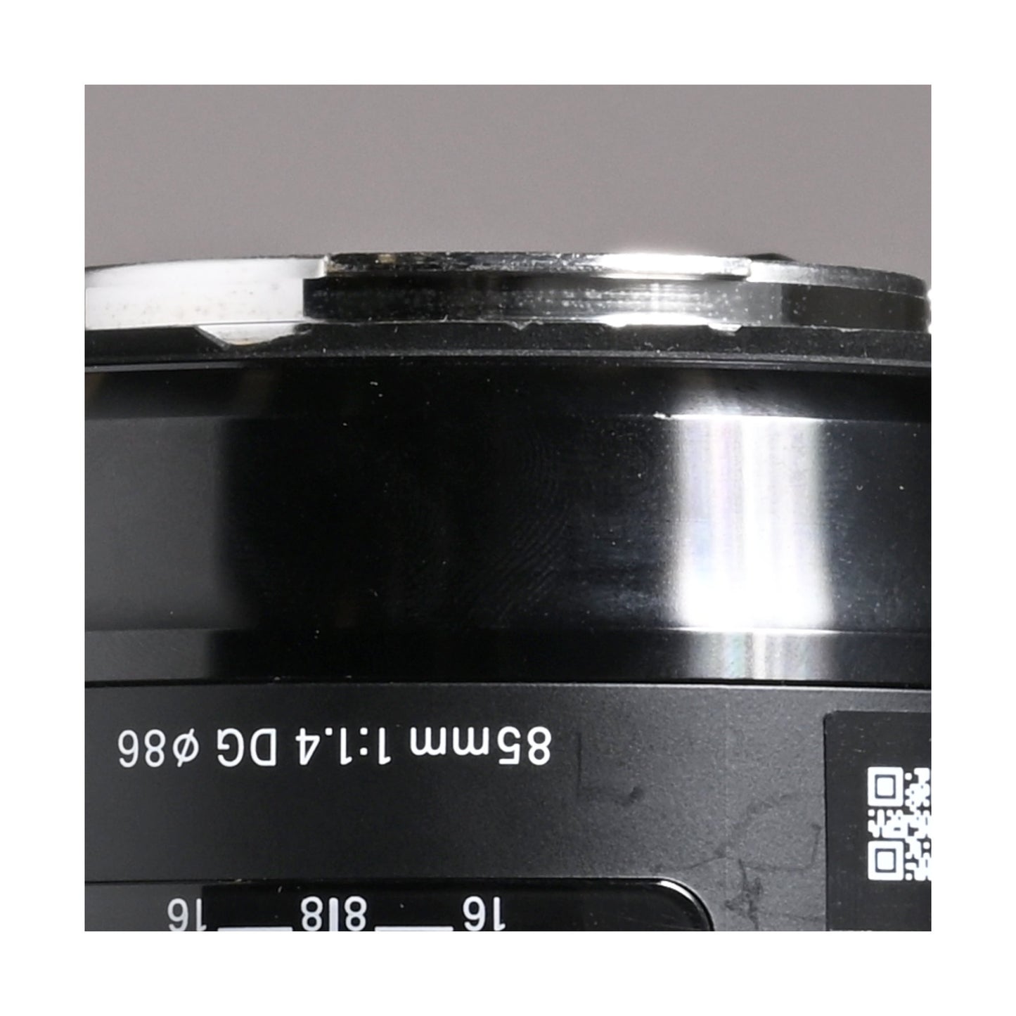 Sigma 85mm 1.4 lens for Canon EF - Ex Rental
