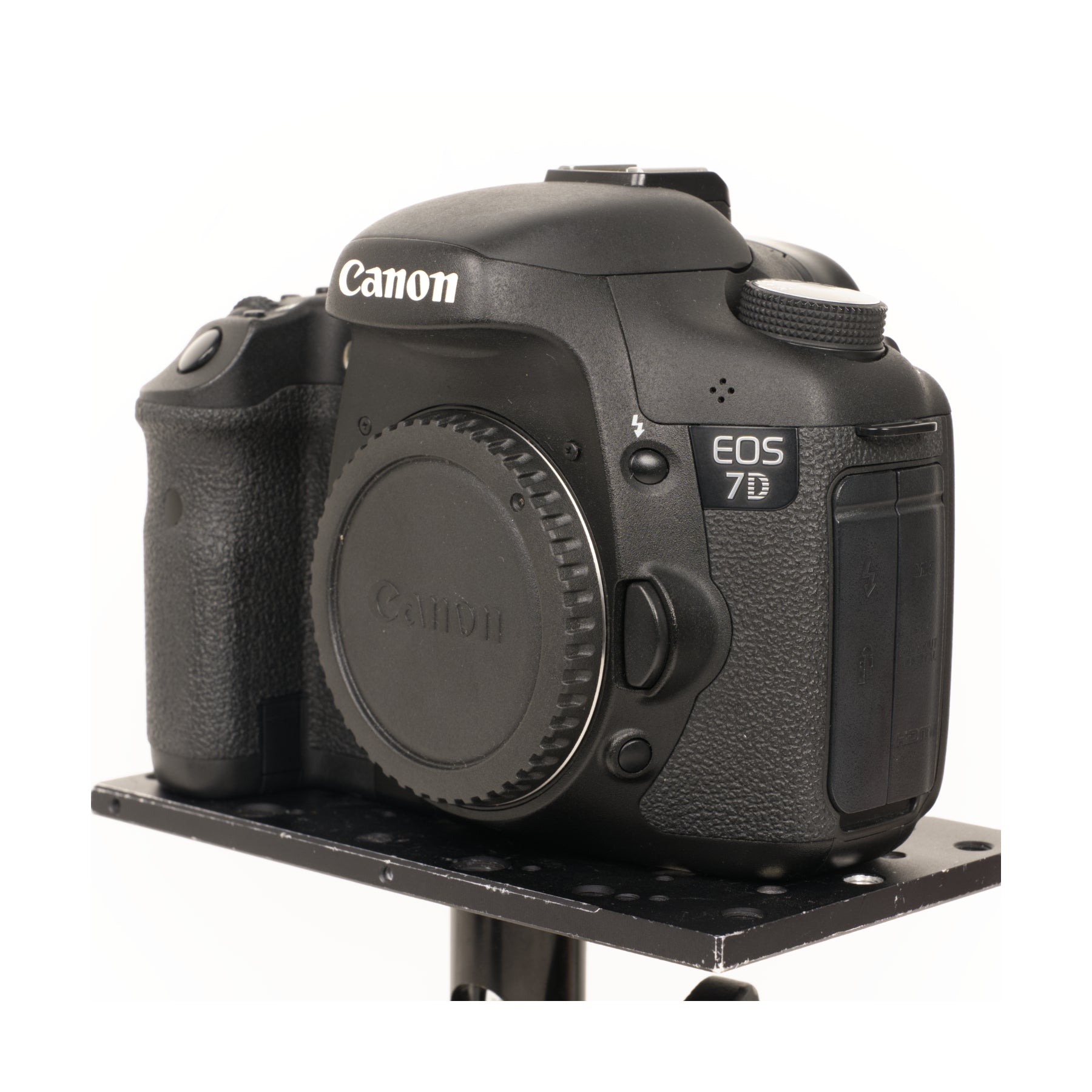 Buy Second hand camera Canon 7D with 18-135mm lens at Topic Store